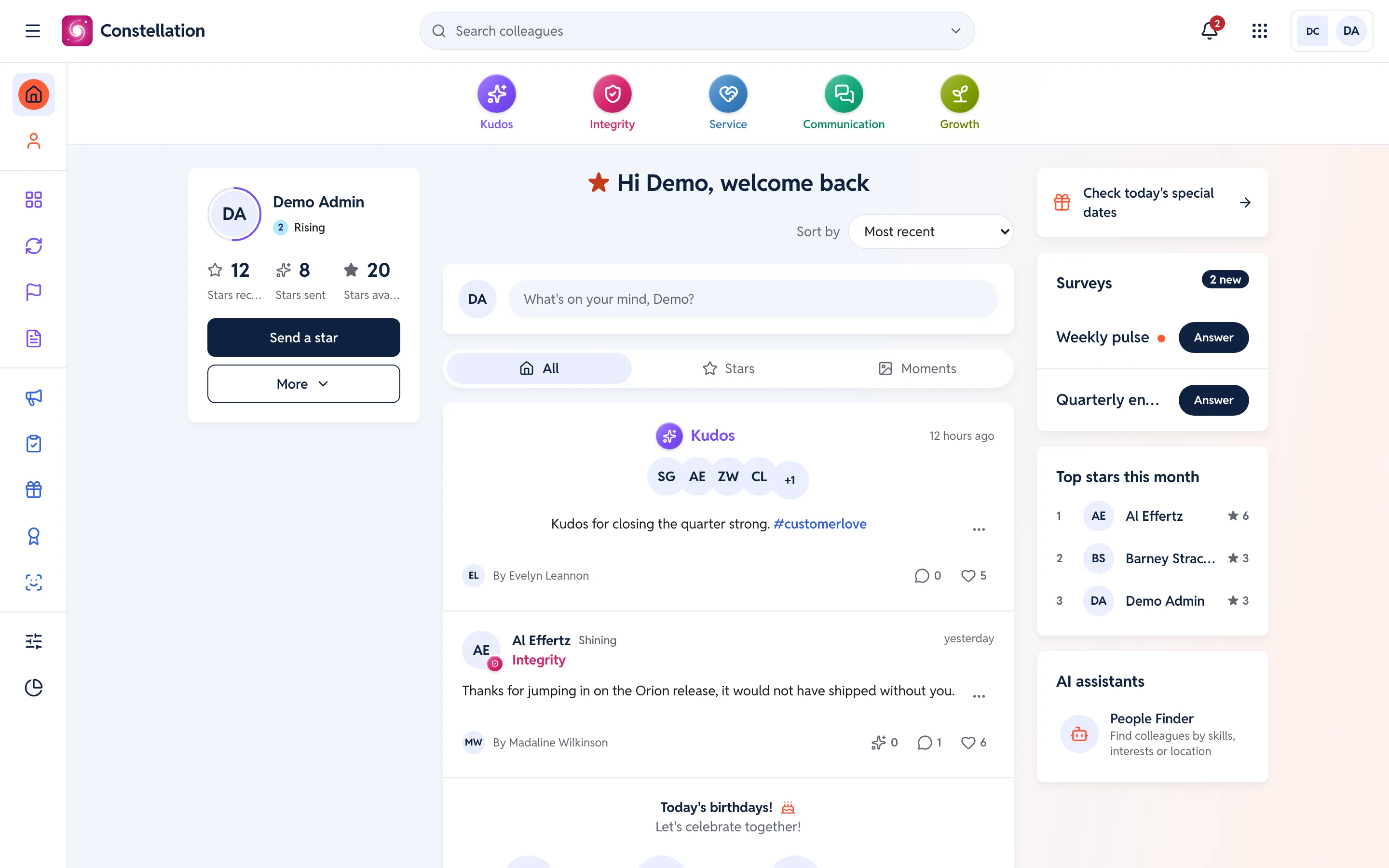 Feed de inicio de Constellation con la barra de valores de la empresa, tarjeta de perfil, encuestas y estrellas destacadas